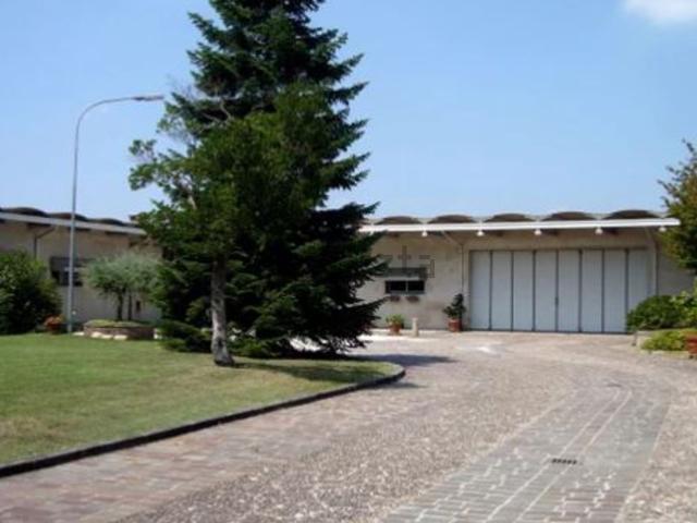 Capannone in affitto a Ceregnano, Veneto