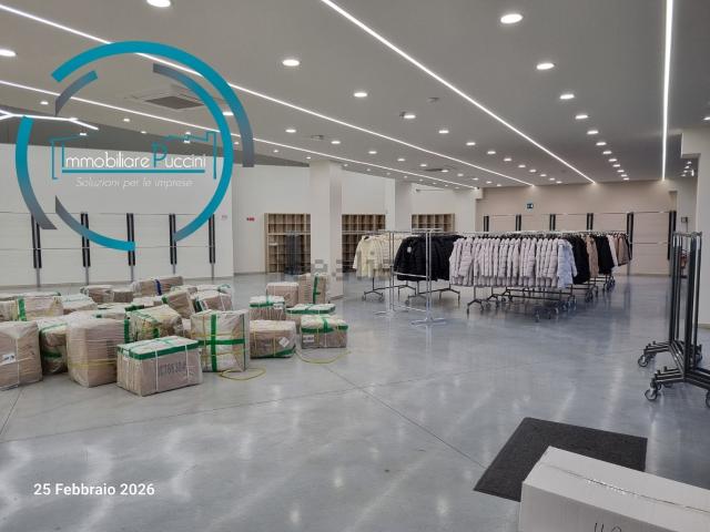 Capannone in affitto a Le Badie, Prato