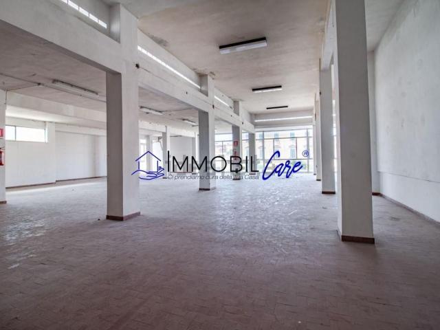 Capannone in affitto a Livorno, Toscana