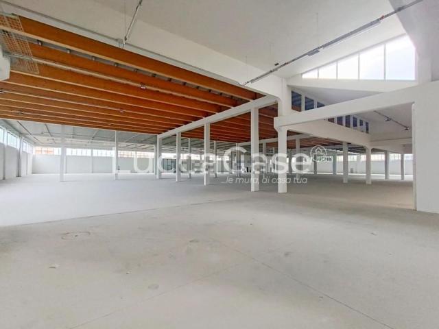 Capannone in affitto a Rughi, Porcari