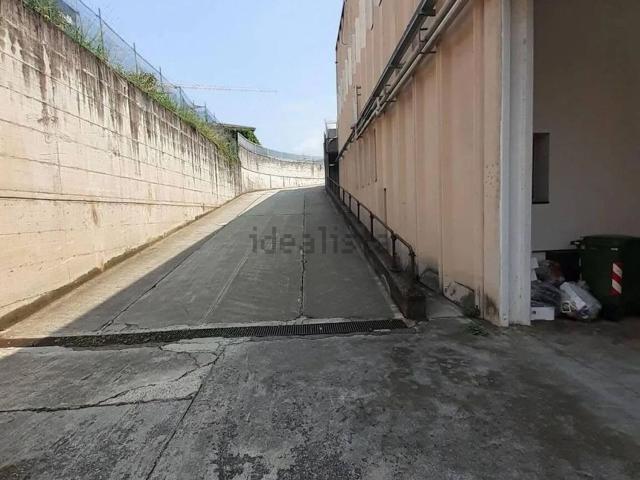 Capannone in affitto a Casazza, Brescia