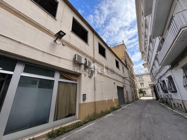 Capannone in affitto a Pescara, Abruzzo