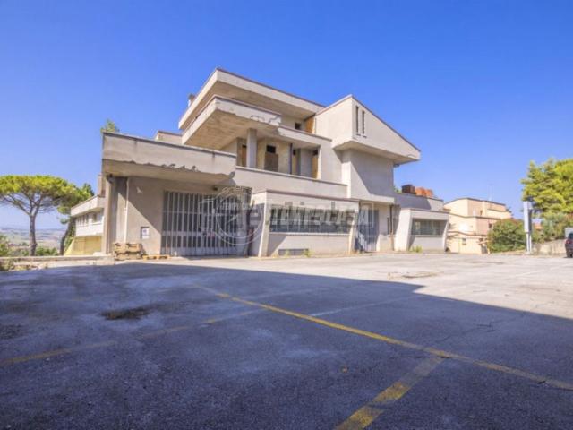 Capannone in affitto a Marche, Fermo