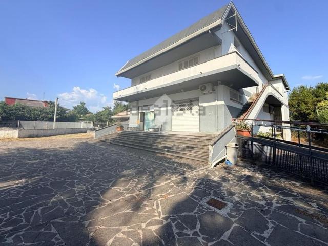 Capannone in affitto a Frosinone, Lazio