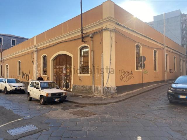 Capannone in affitto a Centro storico, Catania