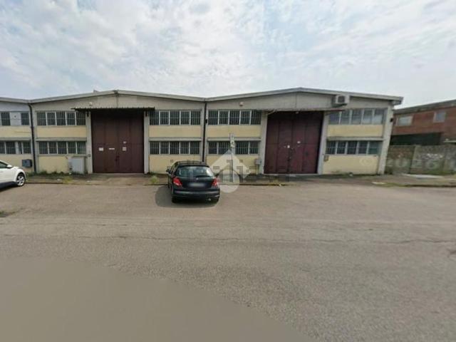 Capannone in affitto a Quartiere Morona, Trezzano Sul Naviglio