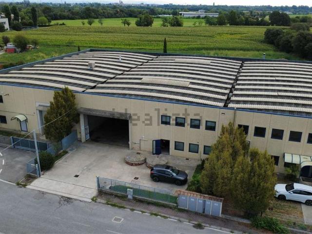 Capannone in affitto a Fara Gera D'adda, Lombardia