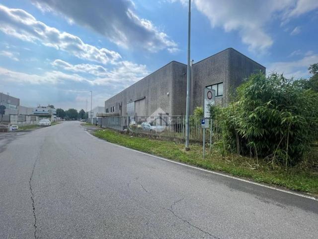 Capannone in affitto a Oltresempione, Legnano