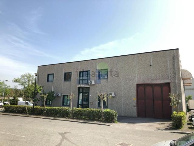 Capannone in affitto a Fiorentina, Livorno