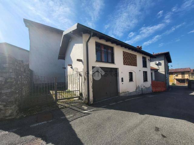 Capannone in affitto a Montesiro, Besana In Brianza