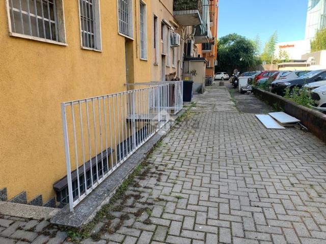 Capannone in affitto a Municipio 6, Milano