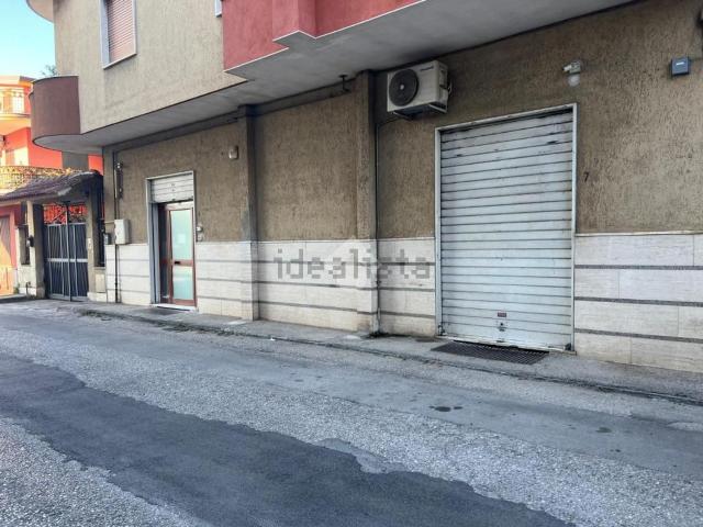 Capannone in affitto a Casoria, Campania