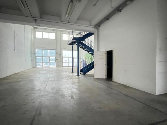 Capannone in affitto a Livorno, Toscana