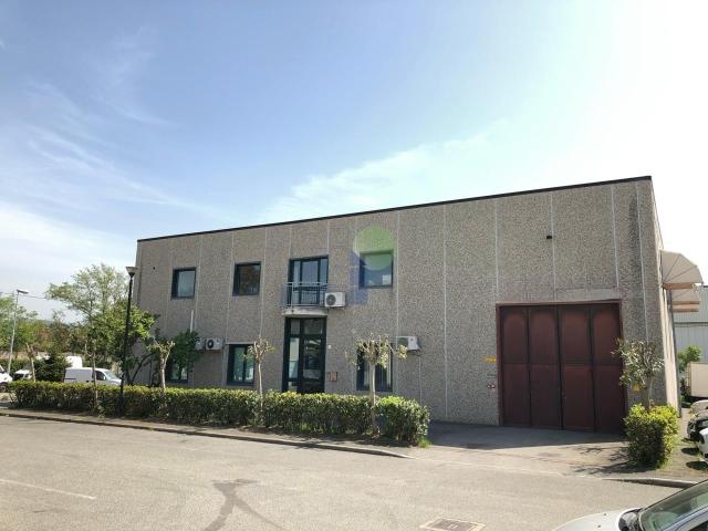 Capannone in affitto a Fiorentina, Livorno