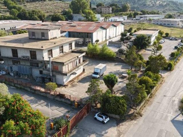 Capannone in vendita a Agropoli, Campania