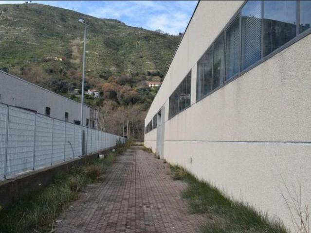 Capannone in vendita a Calabria, Cosenza