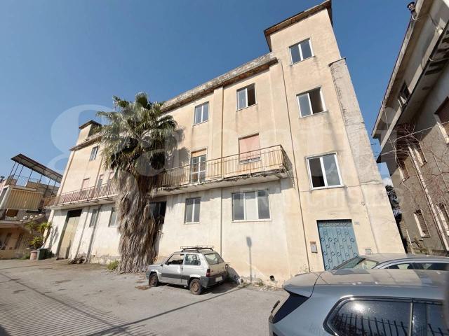 Capannone in vendita a Angri, Campania