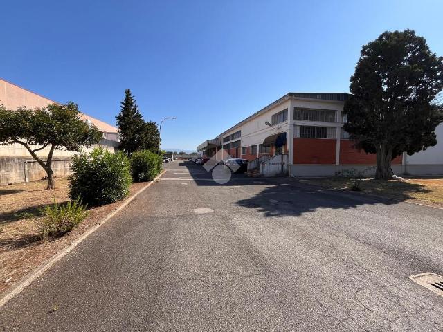 Capannone in vendita a Quarto di Vallelata, Aprilia