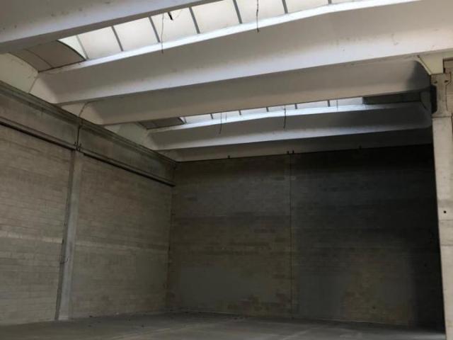 Capannone in vendita a Arese, Milano