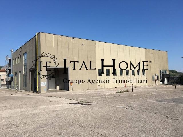 Capannone in vendita a Robbiano, Giussano