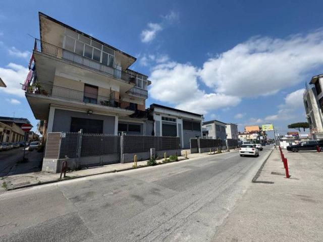 Capannone in vendita a Arzano, Campania