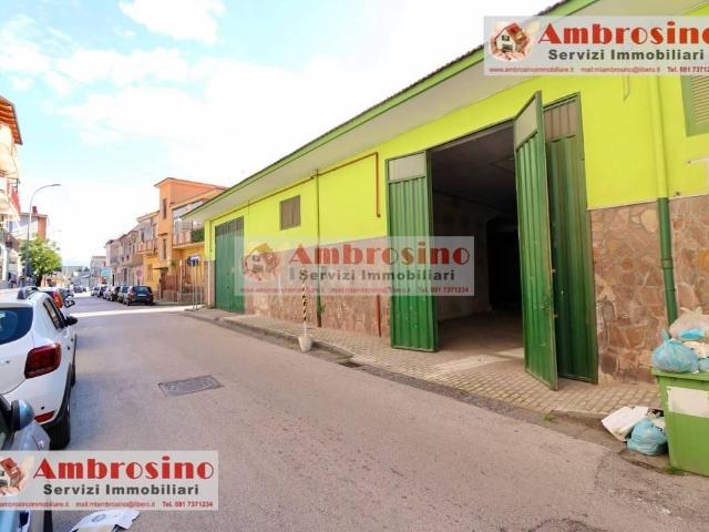 Capannone in vendita a Arzano, Campania
