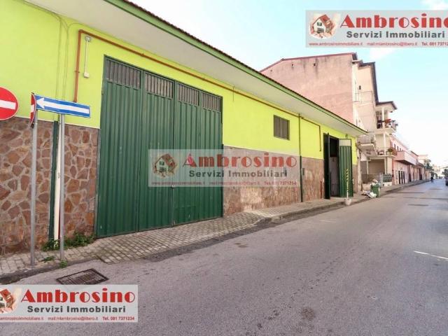 Capannone in vendita a Arzano, Campania