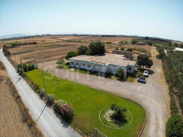 Capannone in vendita a Assemini, Sardigna/Sardegna
