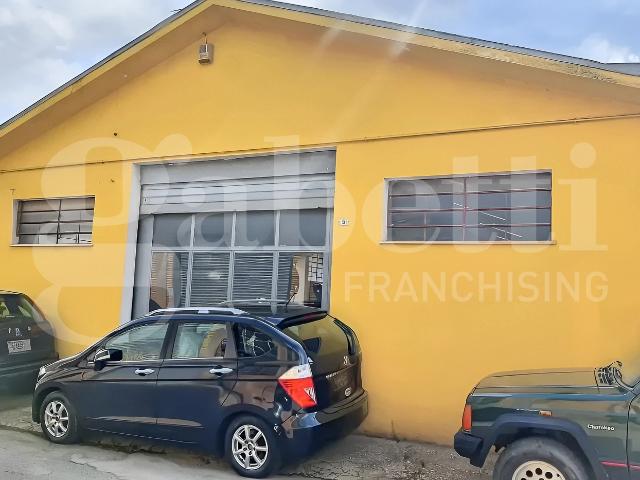 Capannone in vendita a Avezzano, Abruzzo