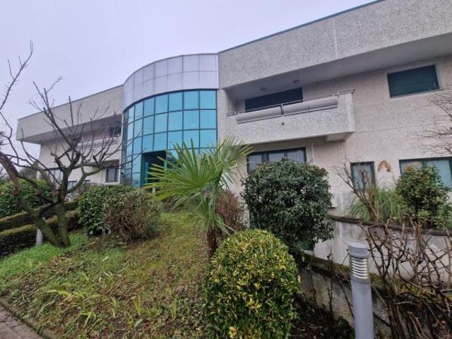 Capannone in vendita a Bareggio, Lombardia