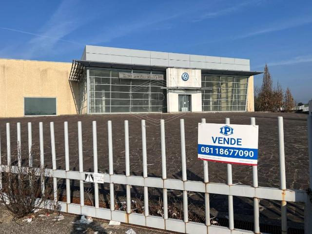Capannone in vendita a Benevento, Campania