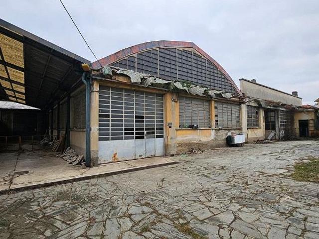 Capannone in vendita a Montesiro, Besana In Brianza