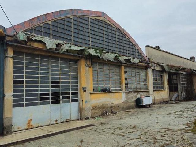 Capannone in vendita a Montesiro, Besana In Brianza