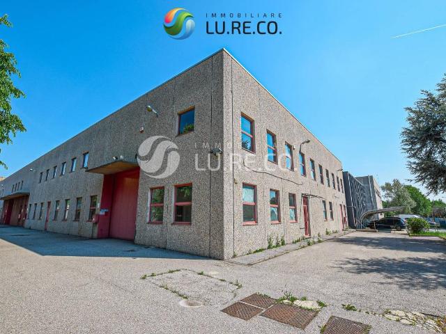 Capannone in vendita a Biassono, Lombardia