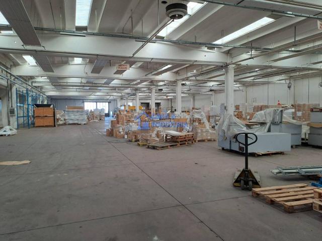 Capannone in vendita a Biassono, Lombardia