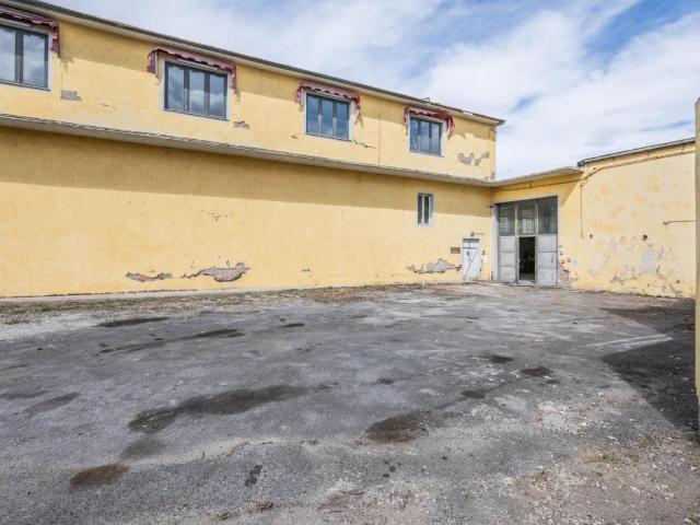 Capannone in vendita a Bientina, Toscana