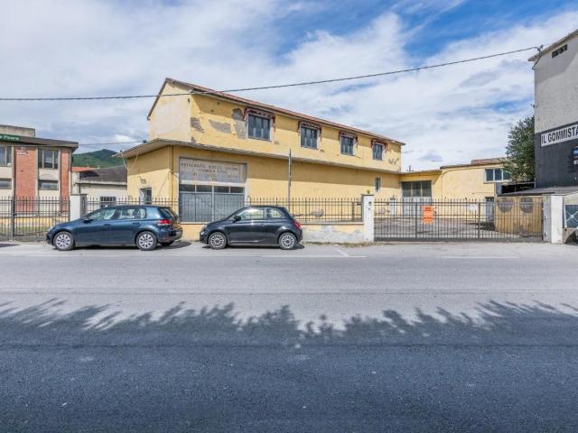 Capannone in vendita a Bientina, Toscana