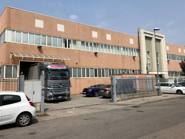 Capannone in vendita a Brugherio, Lombardia