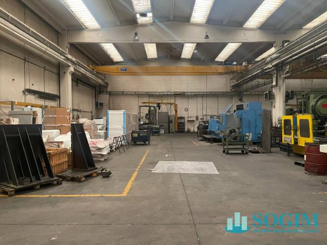 Capannone in vendita a Brugherio, Lombardia