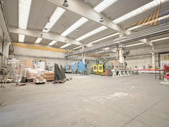 Capannone in vendita a Brugherio, Lombardia