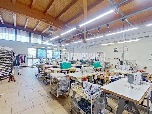 Capannone in vendita a Brugherio, Lombardia