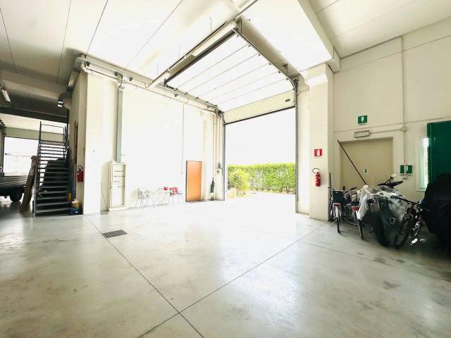 Capannone in vendita a Bussolengo, Veneto