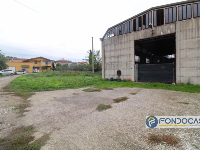 Capannone in vendita a La Croce, Buti