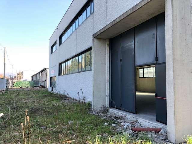 Capannone in vendita a Cabiate, Lombardia
