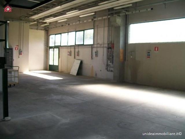 Capannone in vendita a Cadrezzate con Osmate, Osmate Lentate