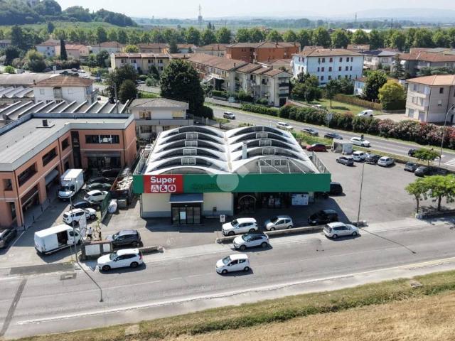 Capannone in vendita a Oltrarno, Calcinaia