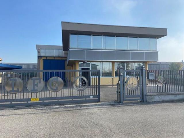 Capannone in vendita a Calcinate, Bergamo