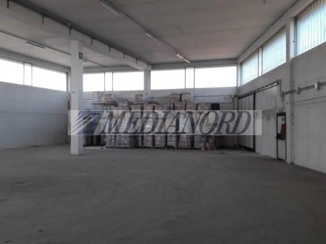 Capannone in vendita a Calcinate, Lombardia