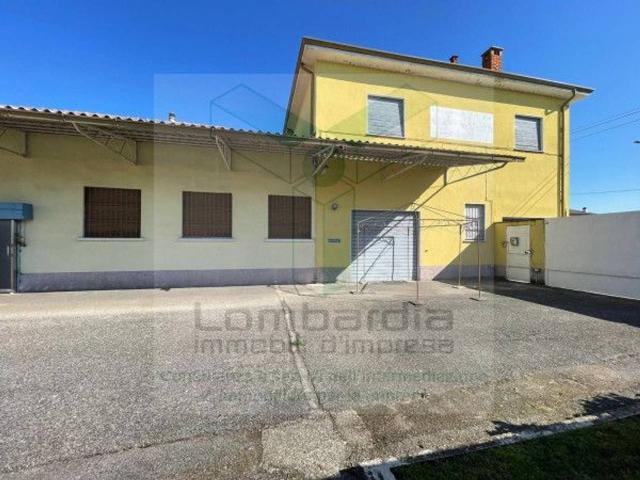 Capannone in vendita a Calvenzano, Lombardia