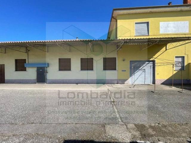 Capannone in vendita a Calvenzano, Lombardia